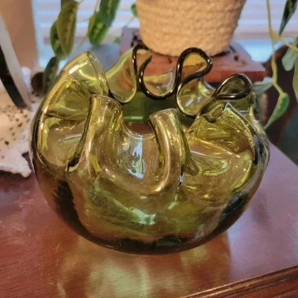 Other - Mid Century Handkerchief Ruffle Green Glass Bowl